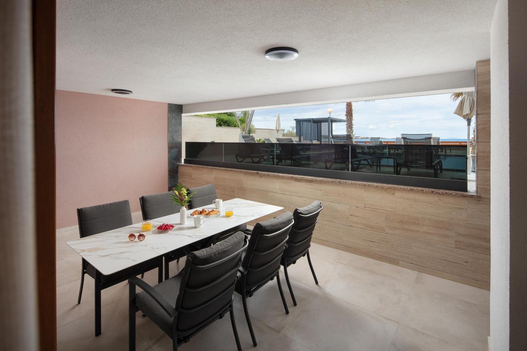 Malibu Imperial Apartment Vir